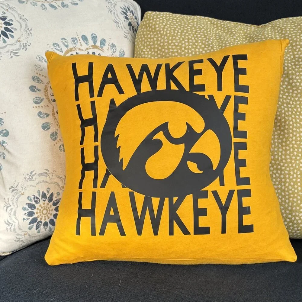 University of Iowa Hawkeyes Handmade retro t-shirt 16x16 throw pillow cover