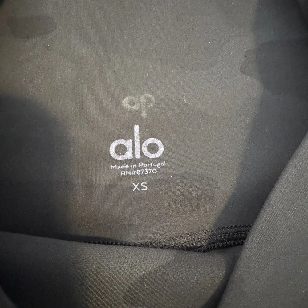 Alo Yoga Black Camo High-Waist Vapor Biker Shorts Womens Size XS RN87370