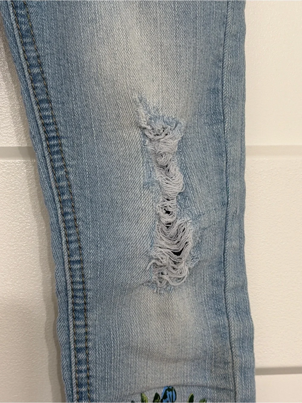 Betsey Johnson Girls Floral Rose Painted Jeans Size 5
