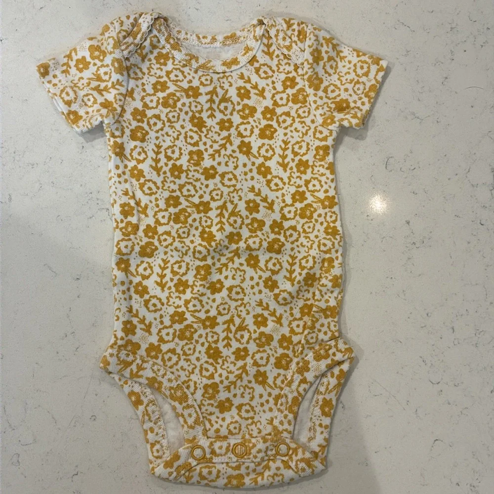 Just One You 3-Pack Lemon and Floral Onesies. Size NB