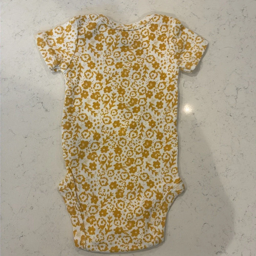 Just One You 3-Pack Lemon and Floral Onesies. Size NB