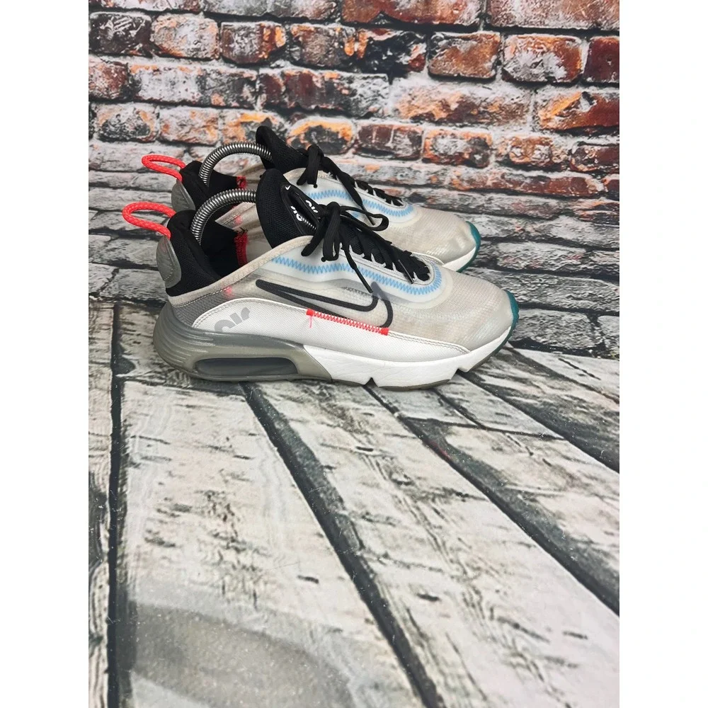 Nike Air Max 2090 White Black Pure Platinum CT7695-100 Mens Size 8 Sneakers