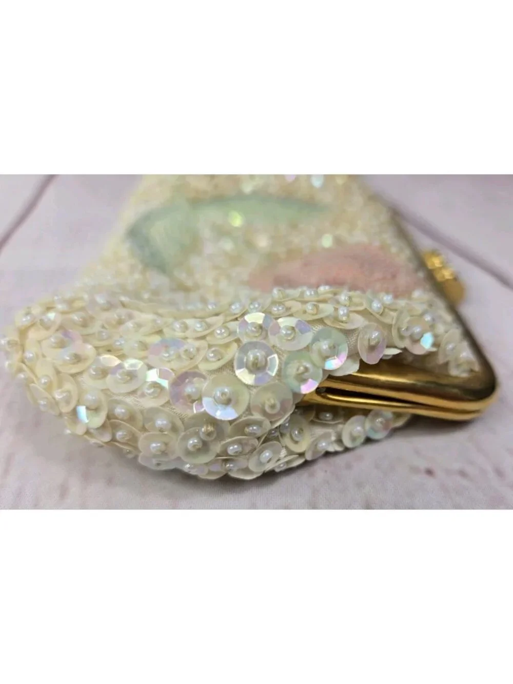 Vtg Sequined Bead Opalescent Framed Coin Purse Tulip Kiss Lock Hong Kong