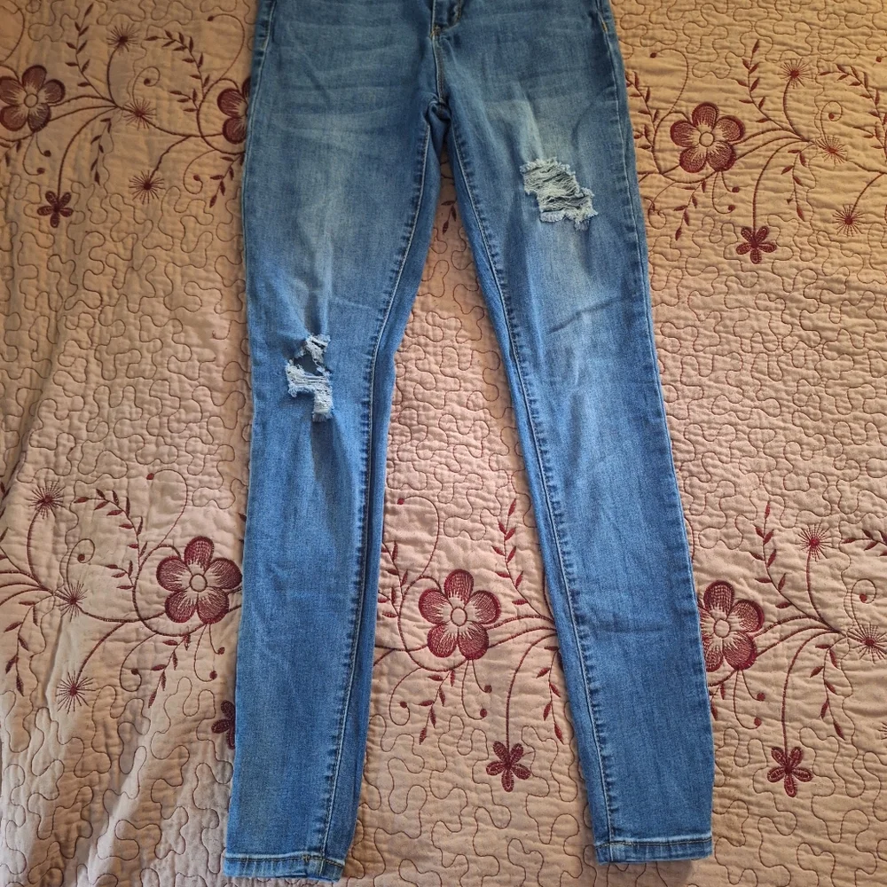 YMI | High-rise Skinny Distressed Jeggings Size M