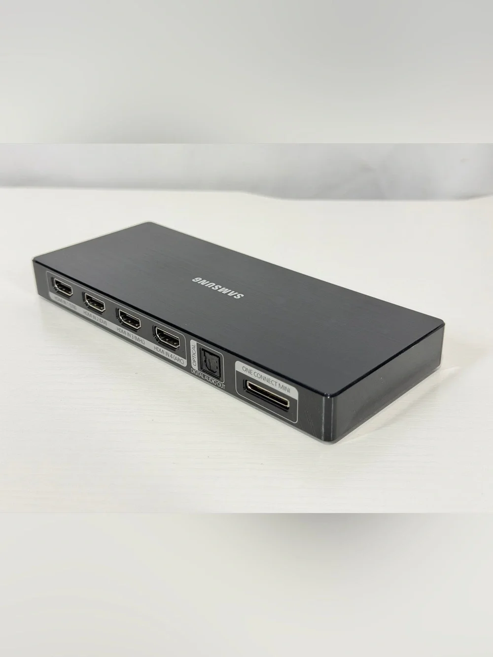 #215 Samsung One Connect Mini Box BN96-35817B NO Cable