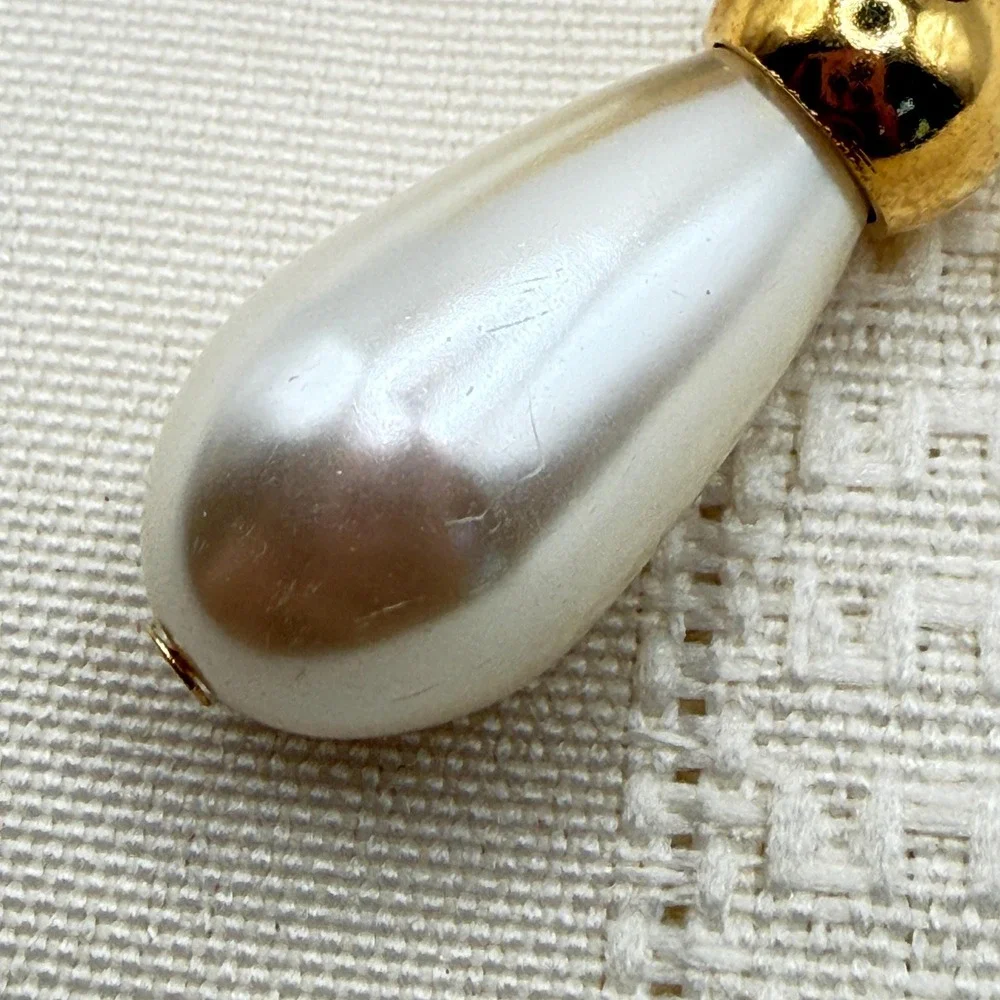 Vintage NAPIER Gold Tone Black Cabochon Brooch w/ Dangle Teardrop Faux Pearl