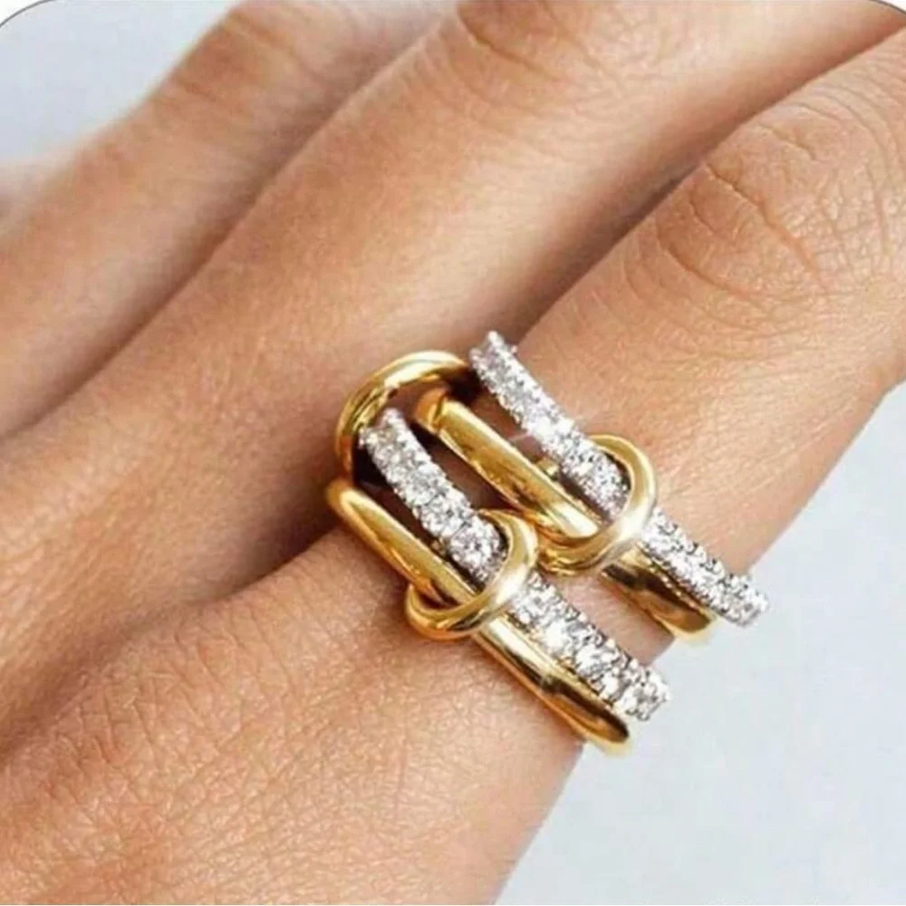 Elegant Gold & Silver Interlocking Ring – Size 8