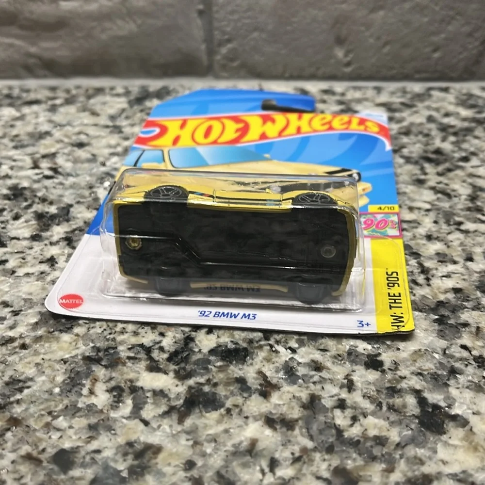 Hot Wheels 92 BMW M3 yellow toy die cast car 1/64 Mattel The 90s