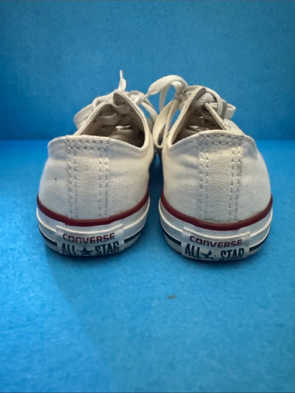 Converse Kids Low-Top Sneakers in Off-White with Red Trim