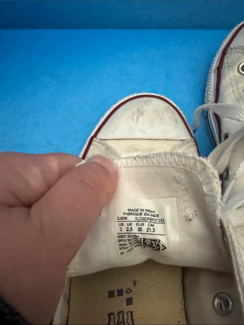 Converse Kids Low-Top Sneakers in Off-White with Red Trim