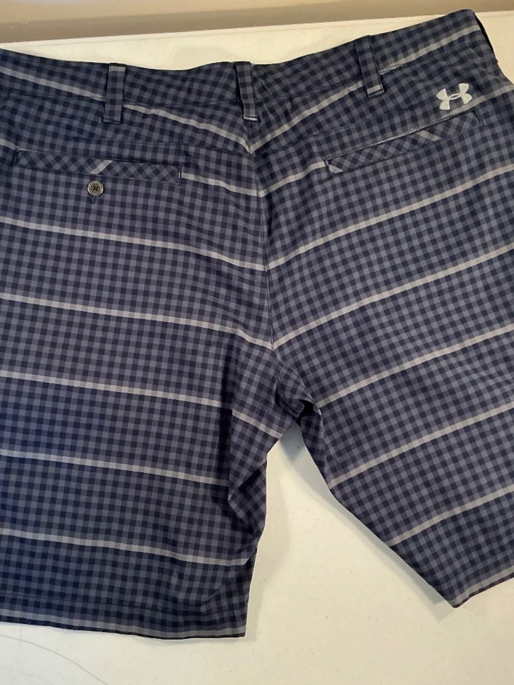 Under Armour sz 42 men’s blue plaid short
