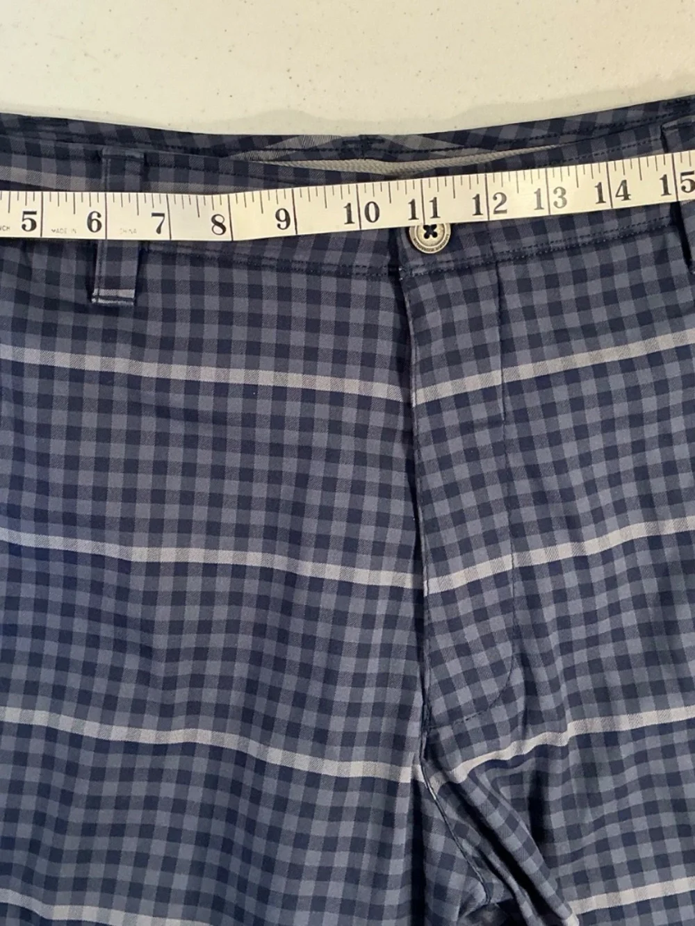 Under Armour sz 42 men’s blue plaid short