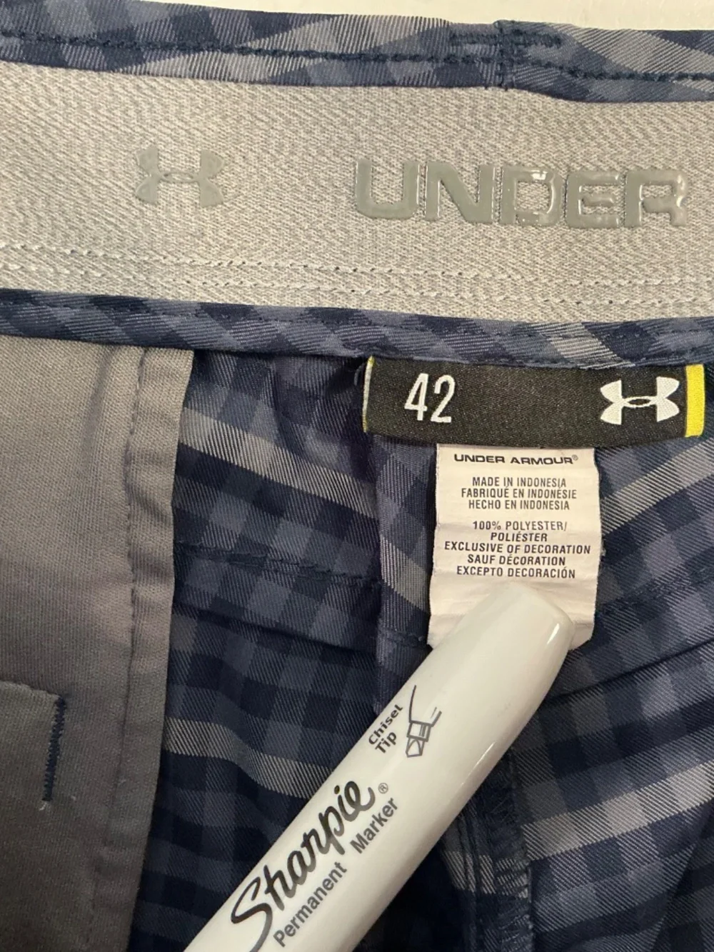 Under Armour sz 42 men’s blue plaid short
