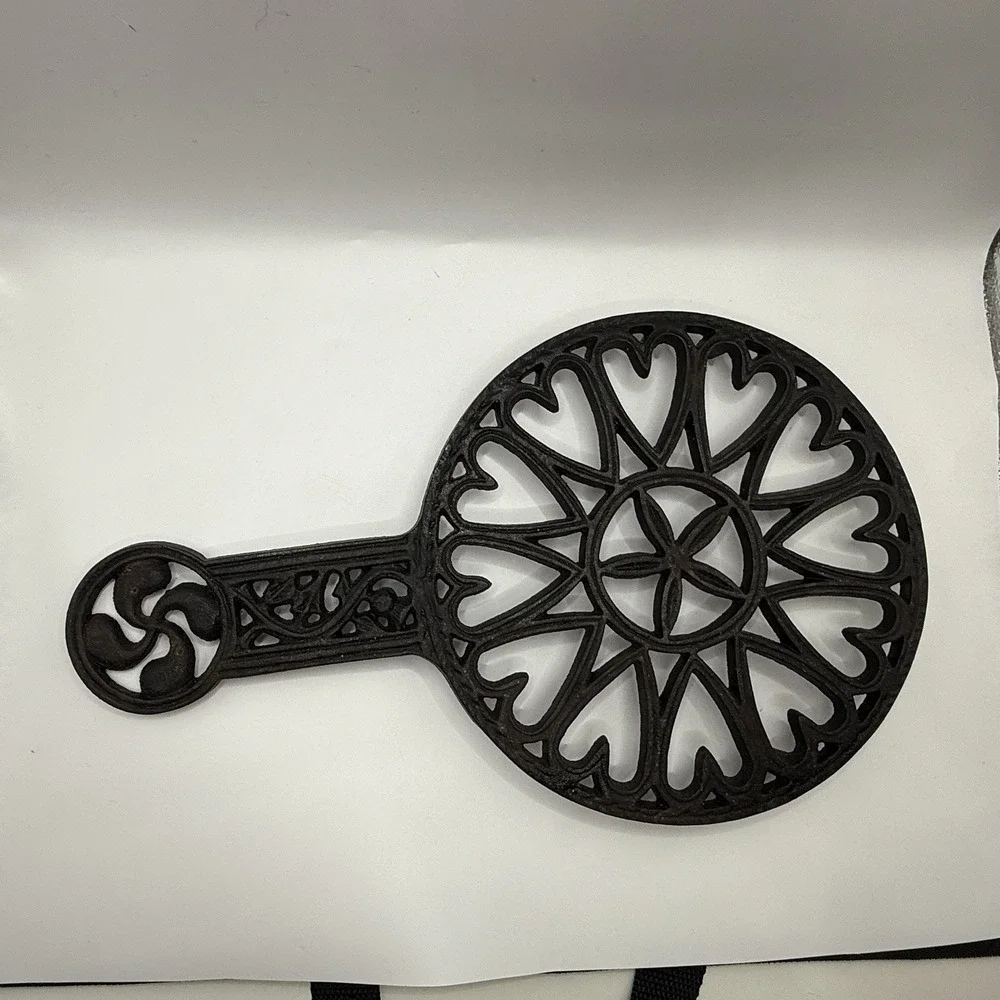 JZH Alphabet Series Cast Iron‎ Antique Trivet Letter G From 1948 Hearts And Star