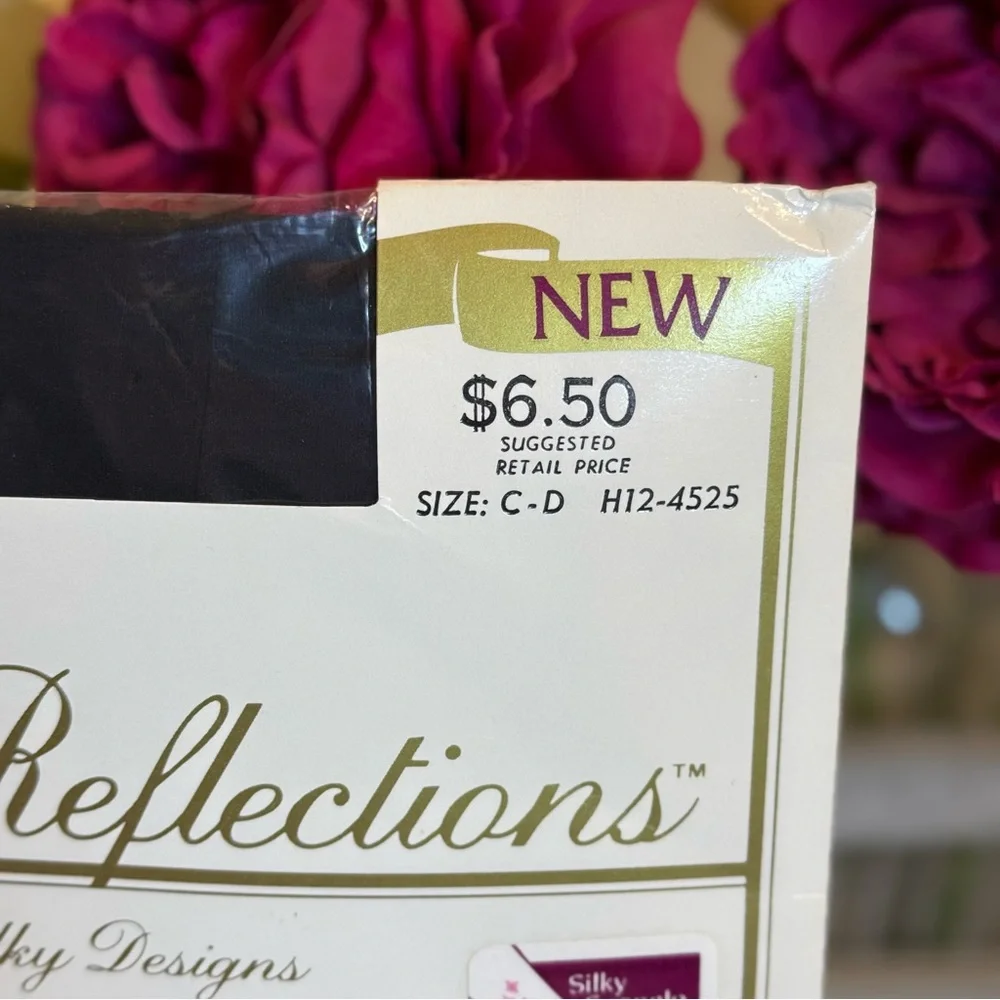Vintage‎ Hanes Silk Reflections Silky Light Control Size C-D. Jet. NWT