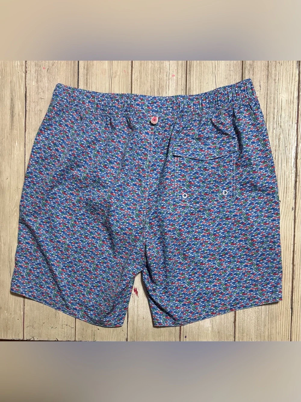 Johnnie-O Men’s M Half Elastic Swim Trunks Red Fin Blue Fin Fish print