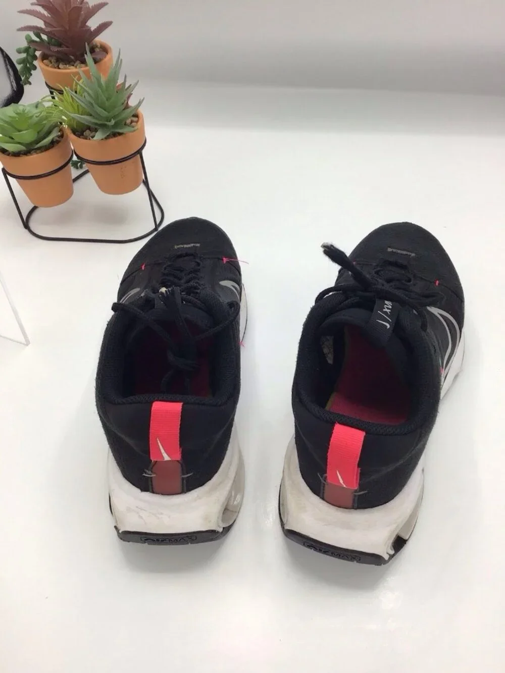 Nike Air Max INTRLK Womens Size 9 Black White Silver Hyper Pink DQ2904-004