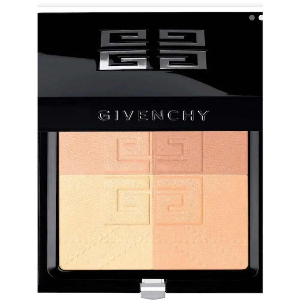 Givenchy Powder Prisme Libre Blurring & Color-Correcting Matte Pressed