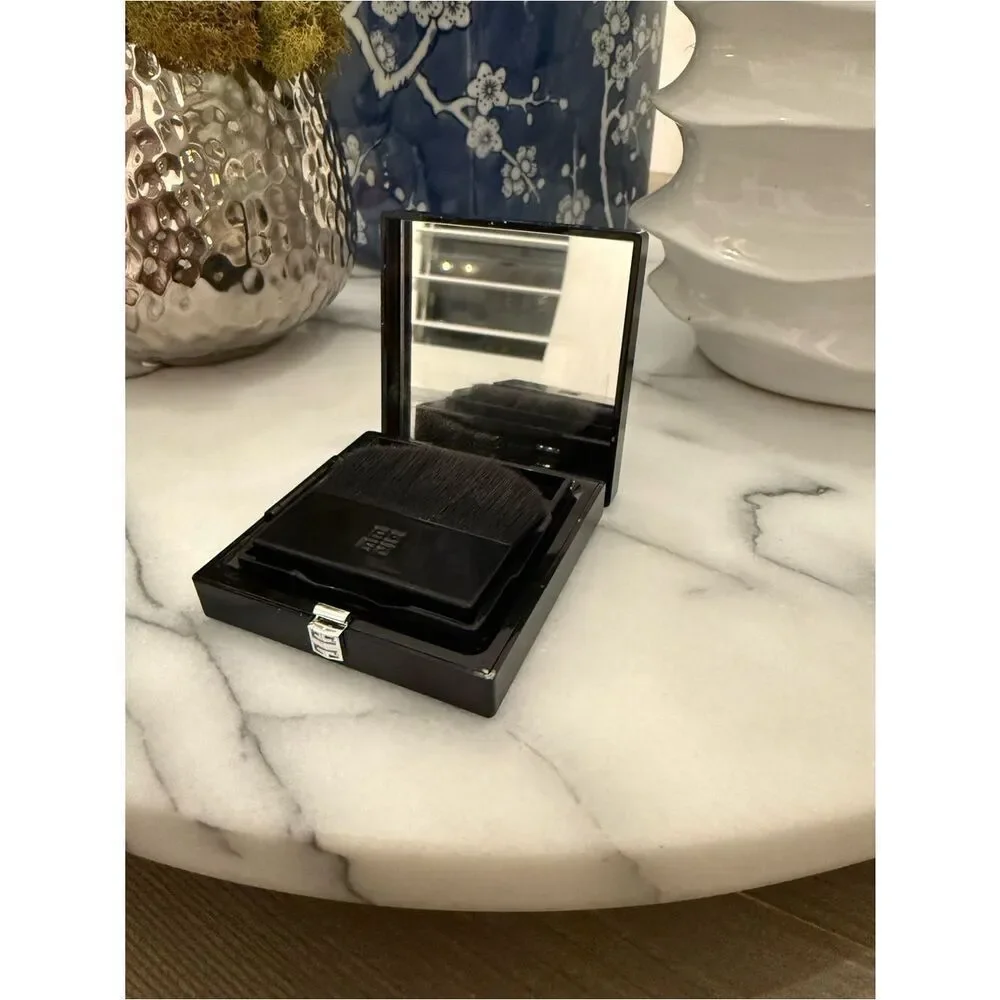 Givenchy Powder Prisme Libre Blurring & Color-Correcting Matte Pressed