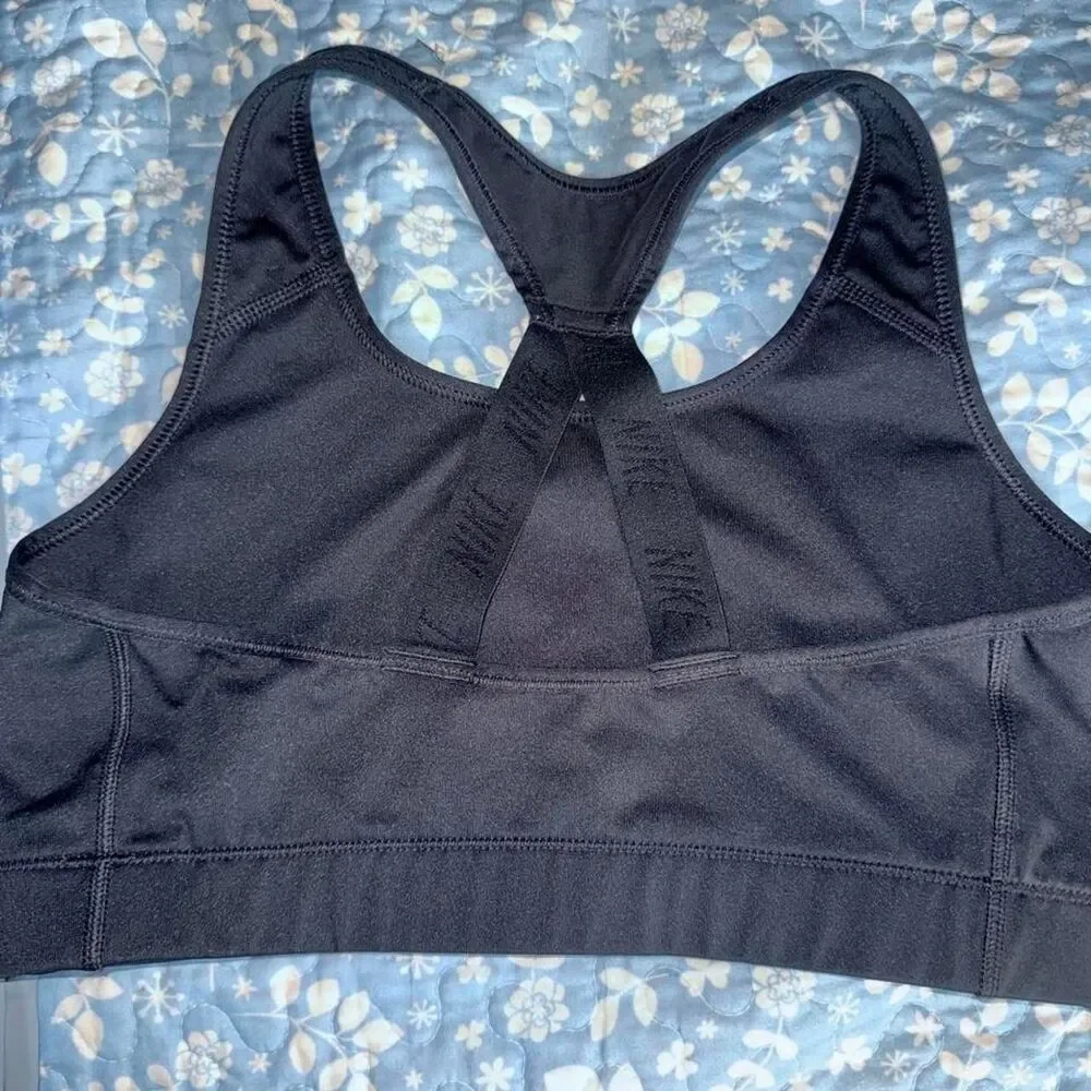 Nike Women's Black and Navy Bra