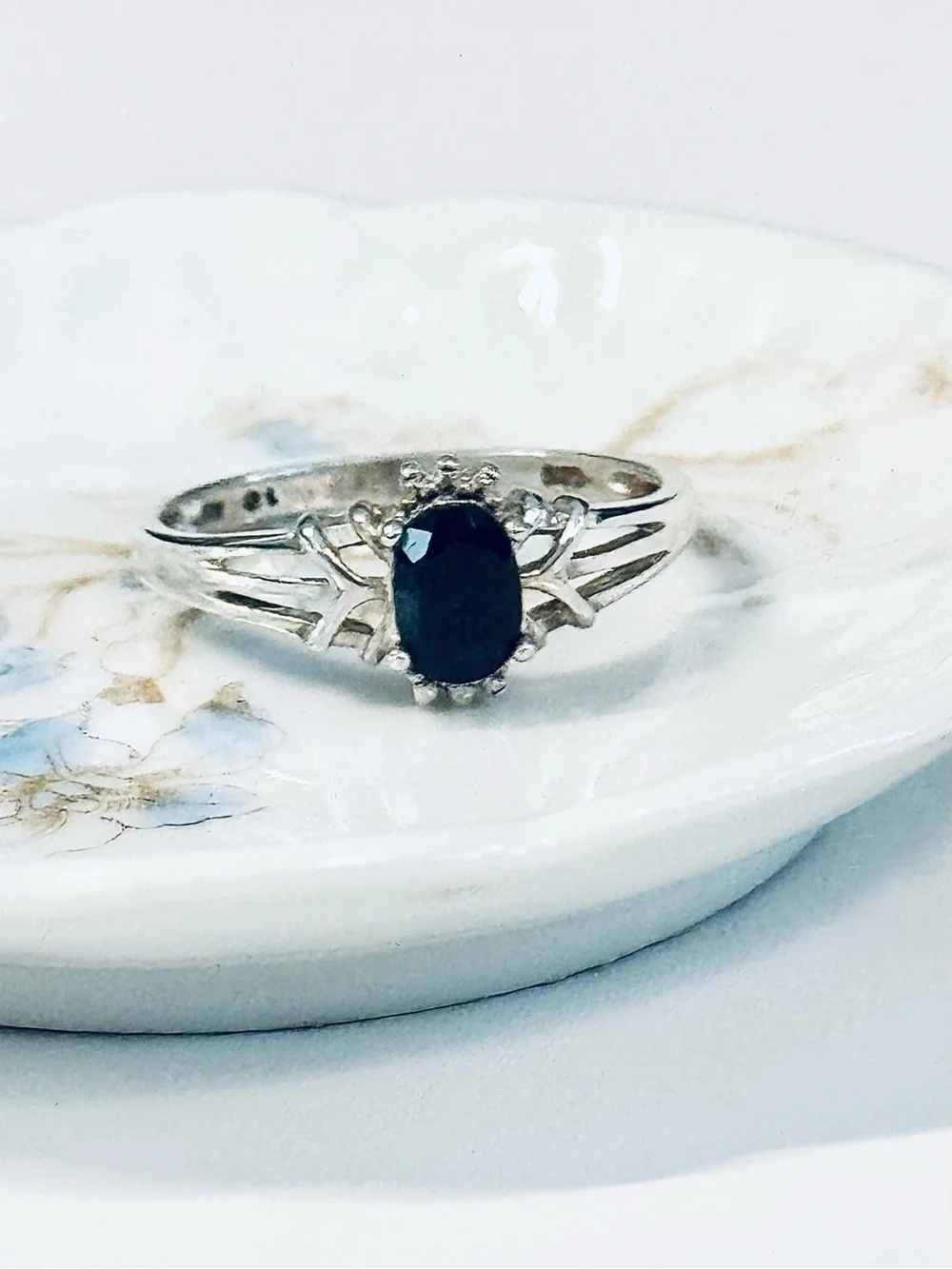 Vtg AVON Sterling Silver Black Sapphire Ring (10)