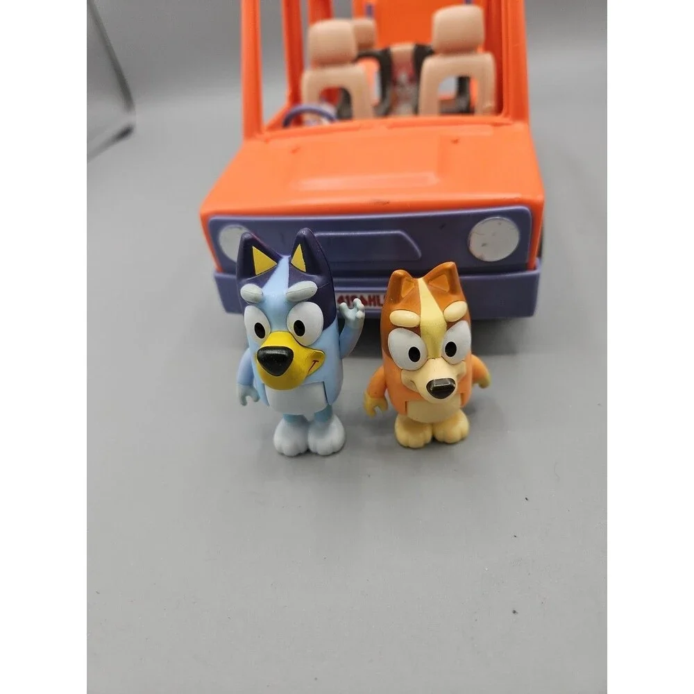 Bluey Heeler 4WD Family Vehicle toy car with  figures