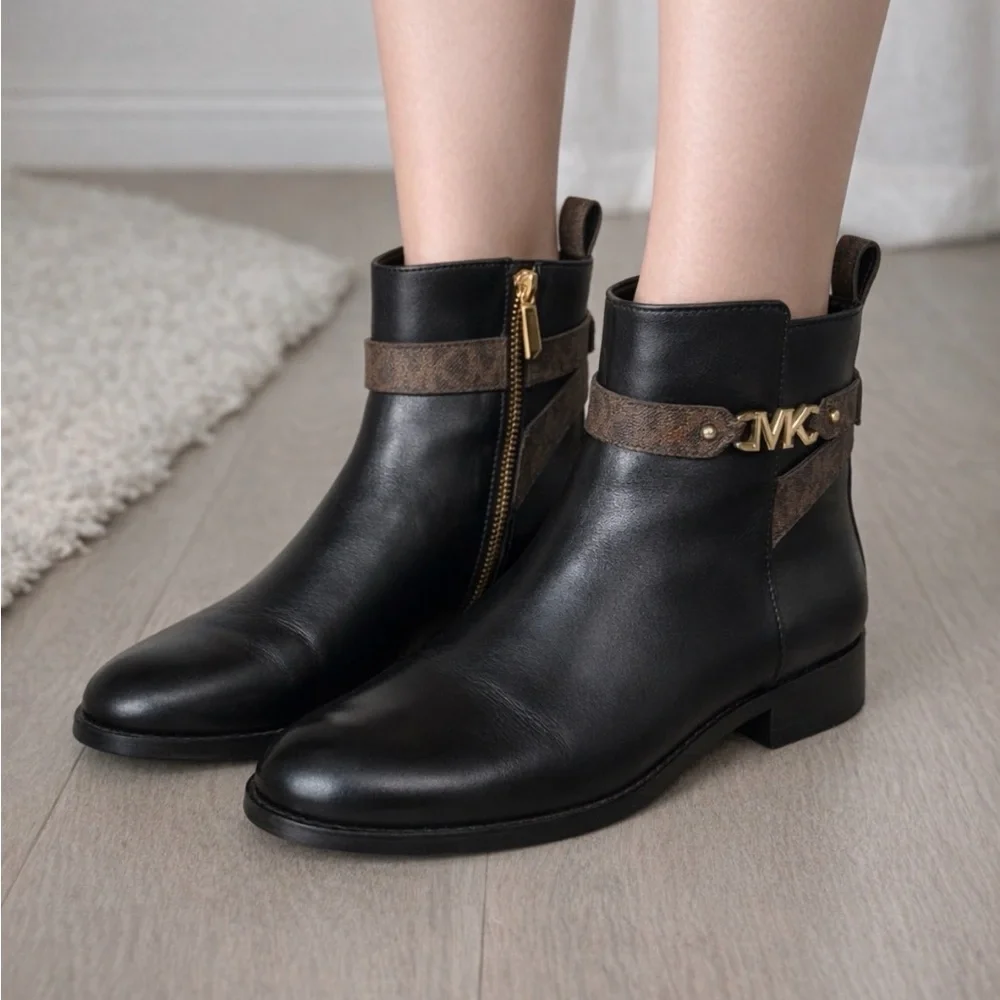Michael Kors Black Leather Ankle Boots women’s Size 8 MK Logo Strap(B82)✨