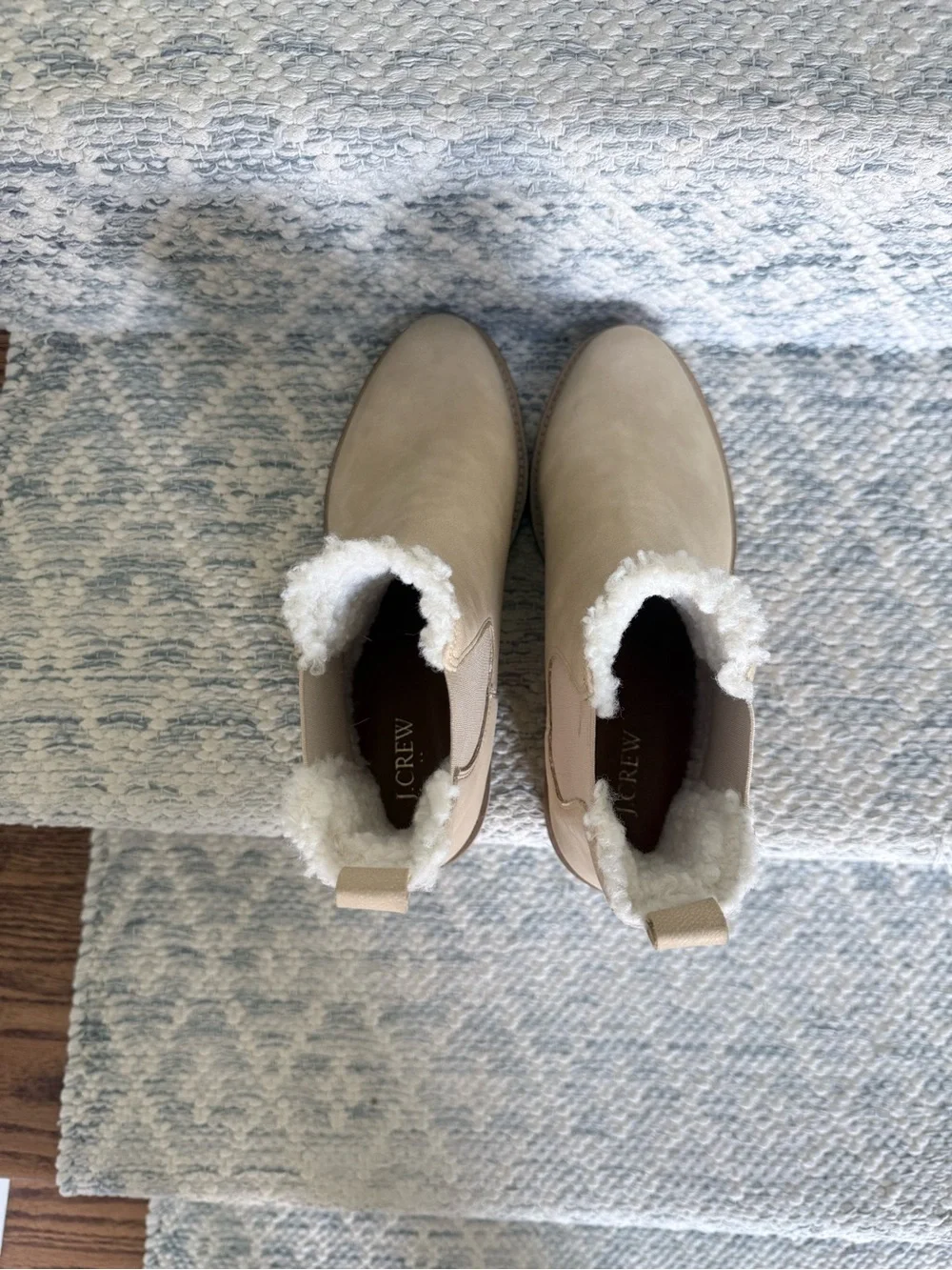 Like new JCrew light leather Chukka boot with shearling