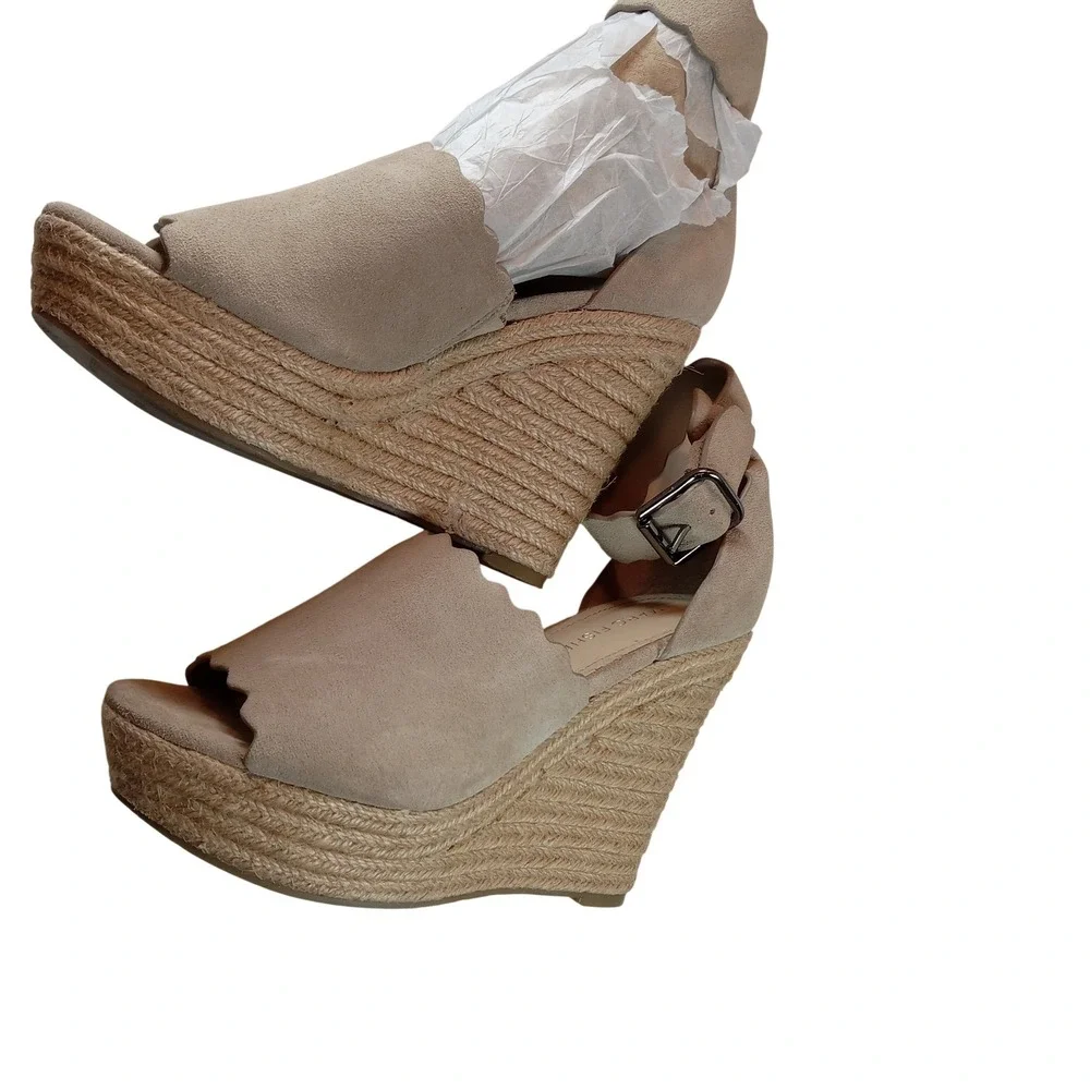 Marc Fisher Adalyn‎ Tan Suede Scalloped Espadrille Wedge Sandals Womens 5.5M