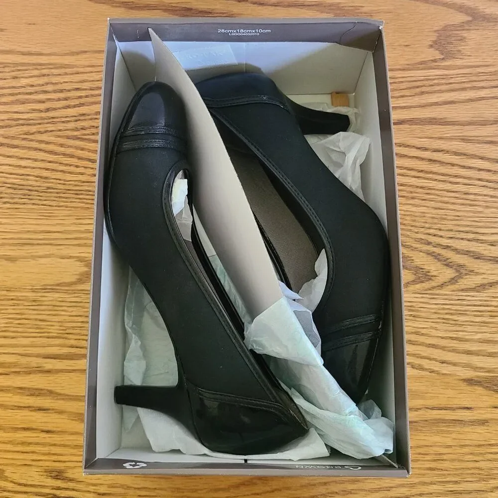 Life Stride Women's Petunia Black Pumps High Heels Shoes Patent And Fabric 8.5M
