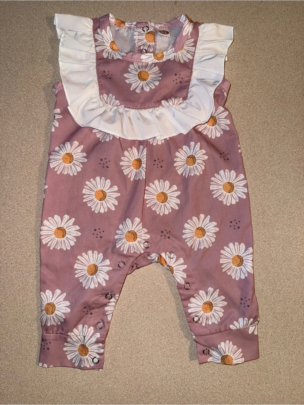 Floral jumpsuit size 62 (I think around 3 months)