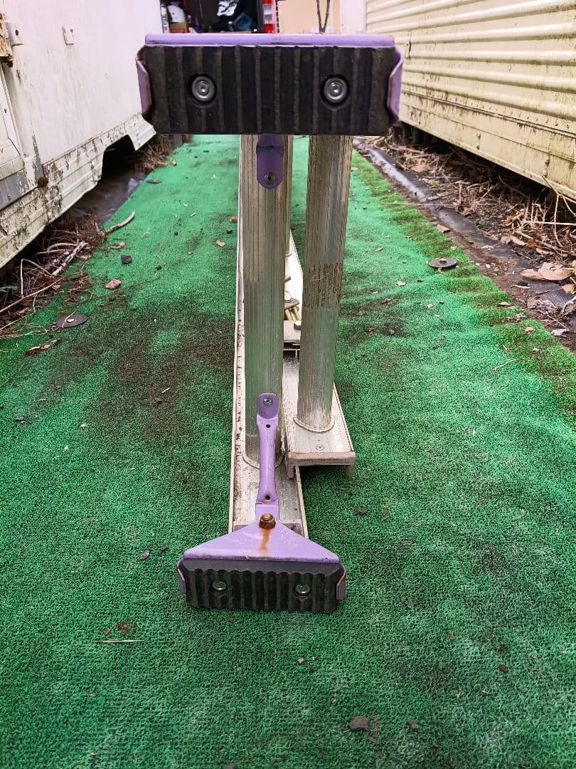 First come, first served! ALINCO 2-section ladder, approx. 8.8m. Pickup only in Ome City.