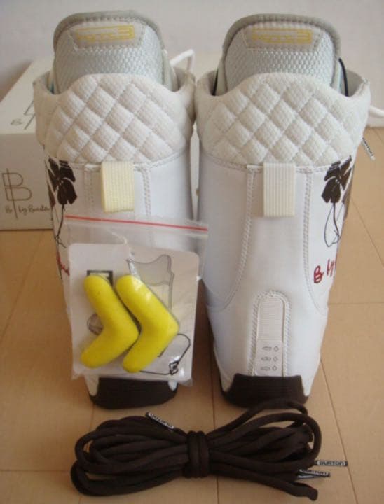 BURTON Snowboard Limited Edition Floral Pattern Boots White