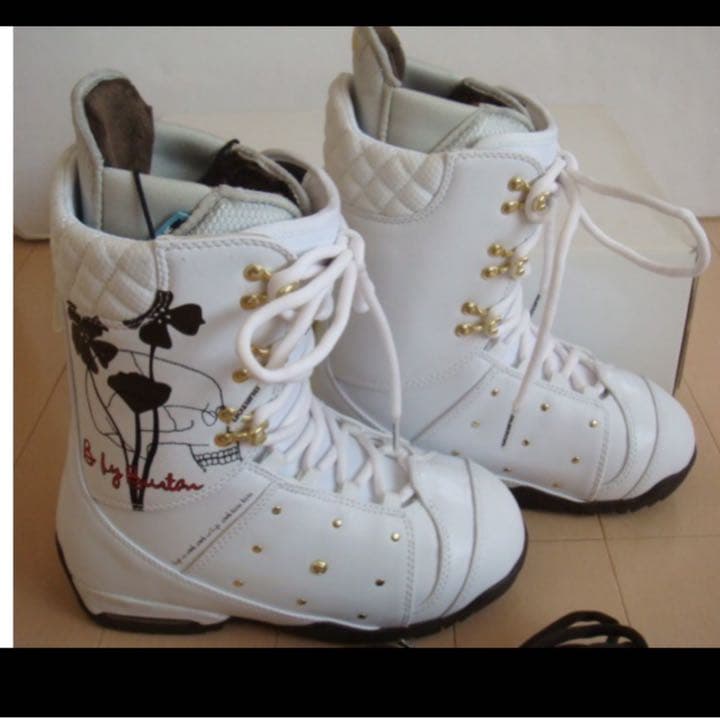 BURTON Snowboard Limited Edition Floral Pattern Boots White