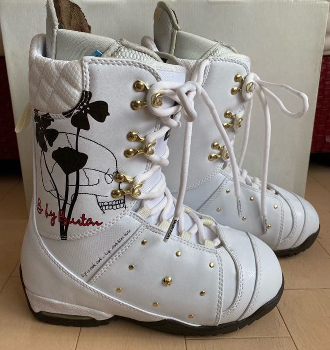 BURTON Snowboard Limited Edition Floral Pattern Boots White